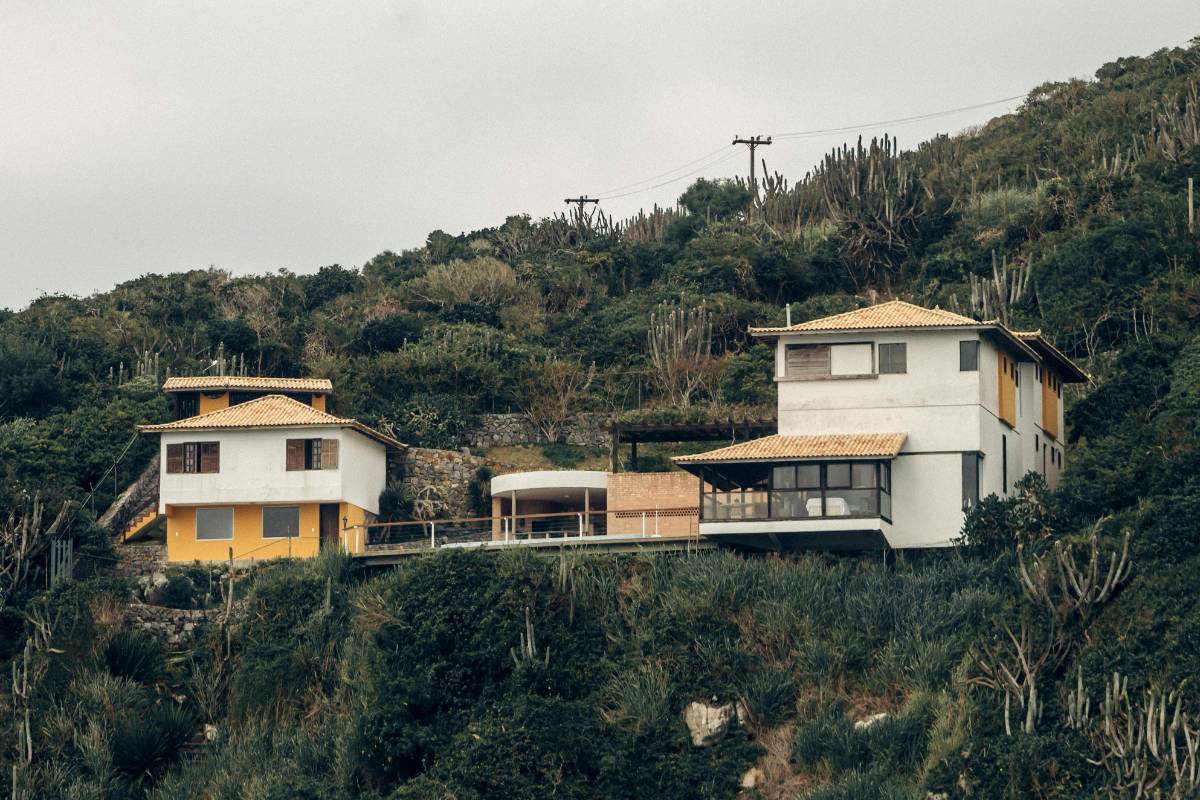 Luxury Living in the Heart of Nature: Villas and Retreats