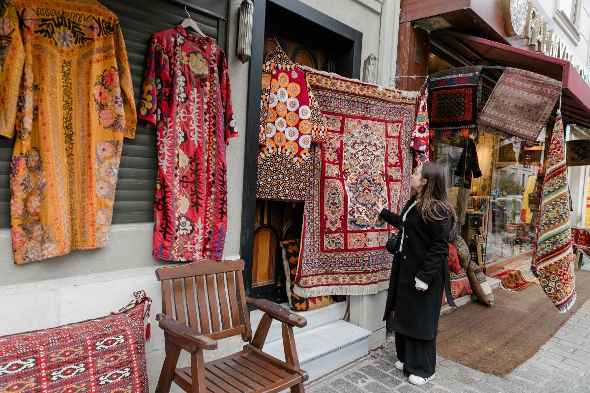 How to Mix Textures and Patterns for Budget-Friendly Decor